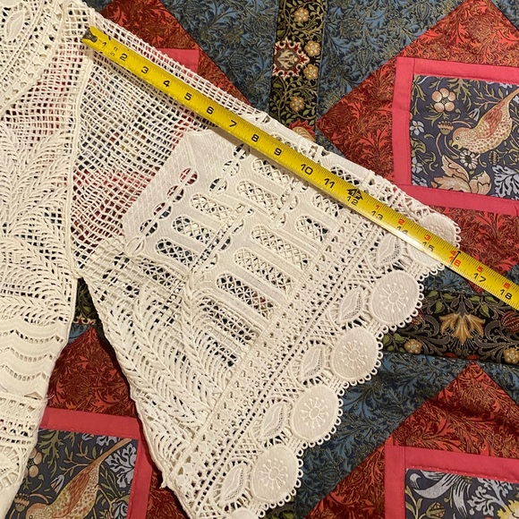 FARM Rio White Cropped Ruffled Blouse - Picture 12 of 16